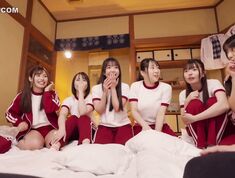 [Reducing Mosaic]HUNTC-315 A 200 Intimate Harem Orgy With 10 Cute Classmates On A School Trip 2